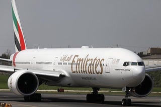 Fly emirates boeing 777