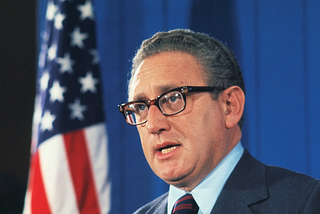 El legado de Henry Kissinger: Entre el Nobel de la Paz y las sombras de la guerra