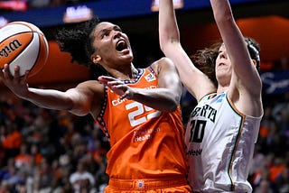 Alyssa Thomas goes for a contested lay-up against the Liberty’s Breanna Stewart