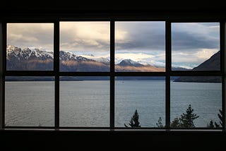 Ventana Abierta a Nadie: Historia emocional de un edificio