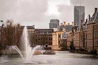 Pak de popcorn er maar bij — voor het ‘debat’ vandaag