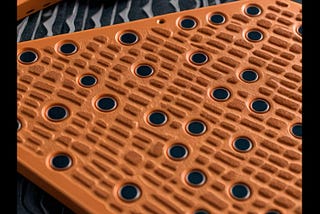 Benchmade-Mini-Bugout-Scales-1