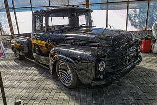 ZIL-130 Turned Into a Cool Pickup Truck With All-Wheel Drive and a V8