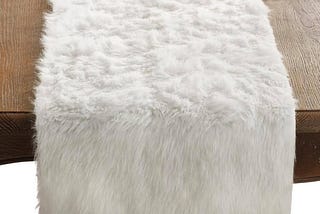 saro-lifestyle-faux-fur-design-topper-table-runner-white-15x90-1