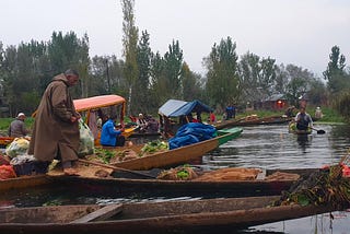The Dawn Markets of Dal Lake