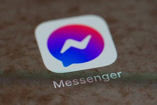 SwiftUI: Create Color Changing Chat Like Facebook Messenger