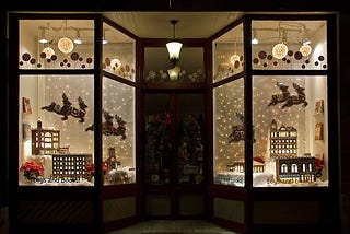 How To Visually Merchandise Your Holiday Store Windows