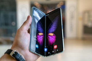 Stretching the UX of Android Apps for Foldable Phones