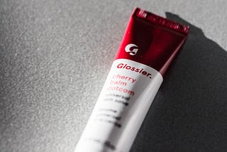 Cegah Bibir Kering dengan Rekomendasi Lip Balm Berikut!