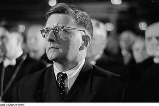 Julian Barnes reconstitui momentos-chave da vida de Shostakovich em “O Ruído do Tempo”