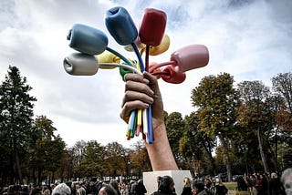 Color Theory: Jeff Koons’ Repackaged Childhood Grows Up in ‘Bouquet of Tulips’