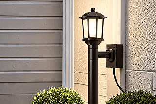 Outdoor-Lights-with-Outlet-1