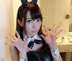 Yui Hatano(波多野 結衣) enjoys a high popularity in Japan and her status as a goddess is hard to shake.