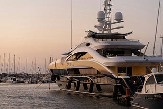 Yacht rental Dubai