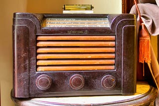 La radio pública ante el éxito de los pódcast