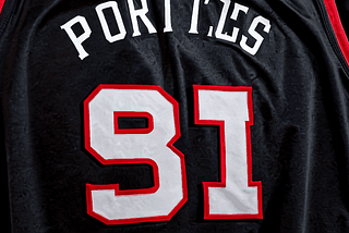 Bobby-Portis-Jersey-1
