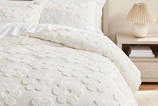 daisy-clipped-jacquard-duvet-standard-sham-white-1
