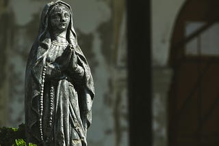 picture of statue of the Virgin Mary