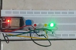 Model traffic light using LEDs and digital I/O with GPIO ESP32