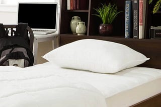 cozy-classics-back-to-college-dorm-twin-twin-xl-bedding-kit-1