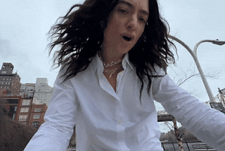🎵 Lorde Finds Her Way Back