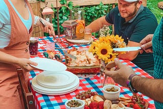 How to Throw the Perfect Summer Dinner Party