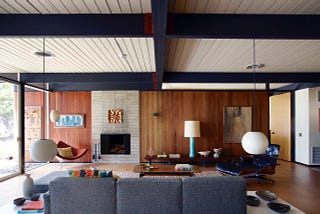 Photograph of the Bobertz House showing Craig Ellwood’s seamless treatment of structural expression with interior design.