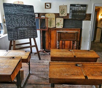 A picture of a very traditional 1950s classroom.