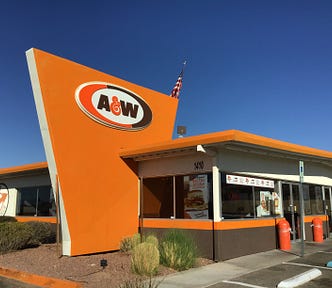 An old-timey A&W drive through
