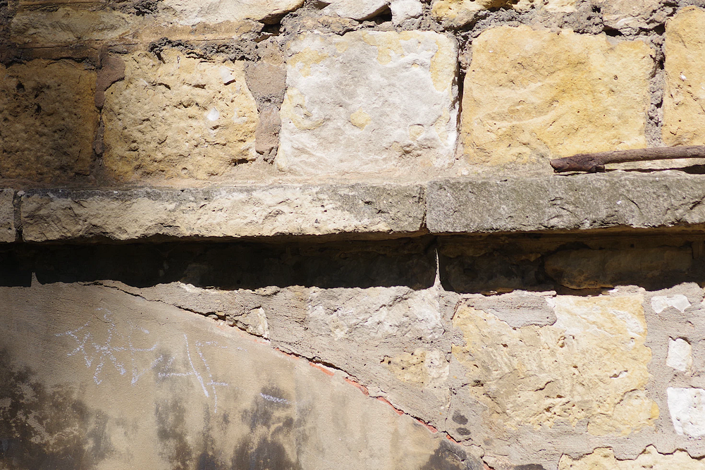 Sandstone Blocks on the Sunshine Coast A Coastal Home’s Best Ally by