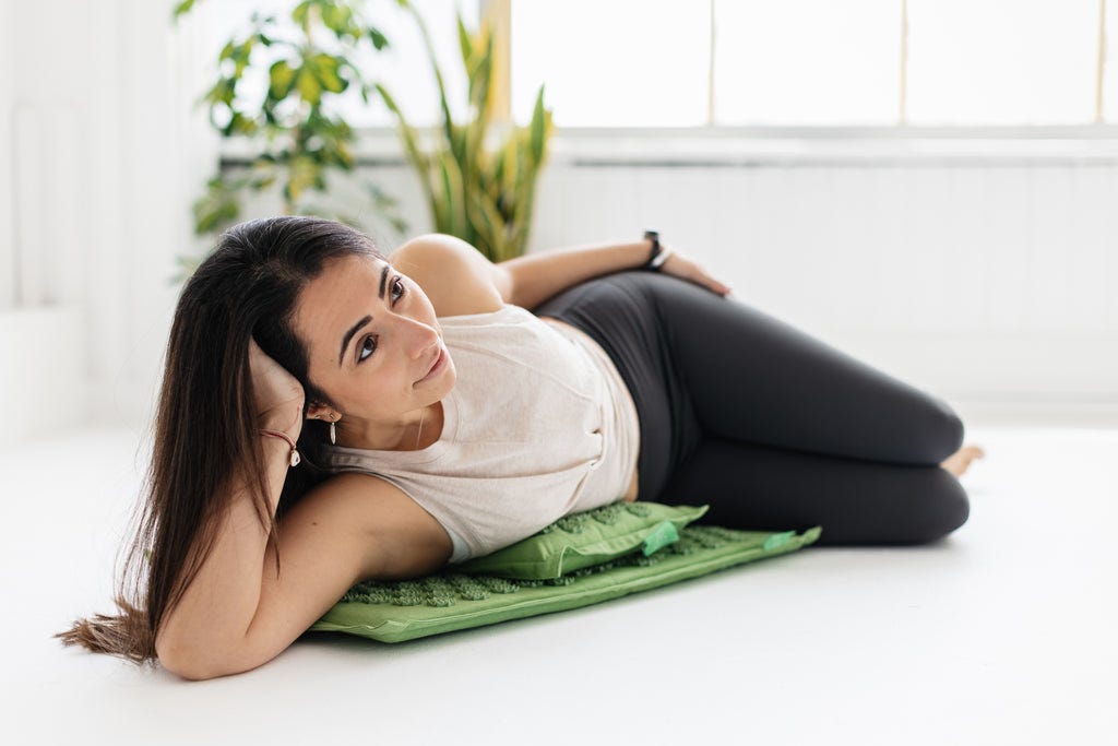 How Does Acupressure Mat Help With Sciatica? by Ravi Jaipaul ★ BScN