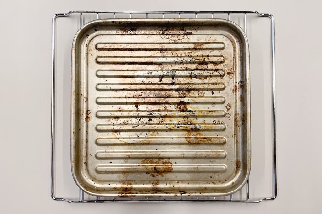 How Often Should You Clean Your Toaster Oven Tray? by OVEN MAGAZINE