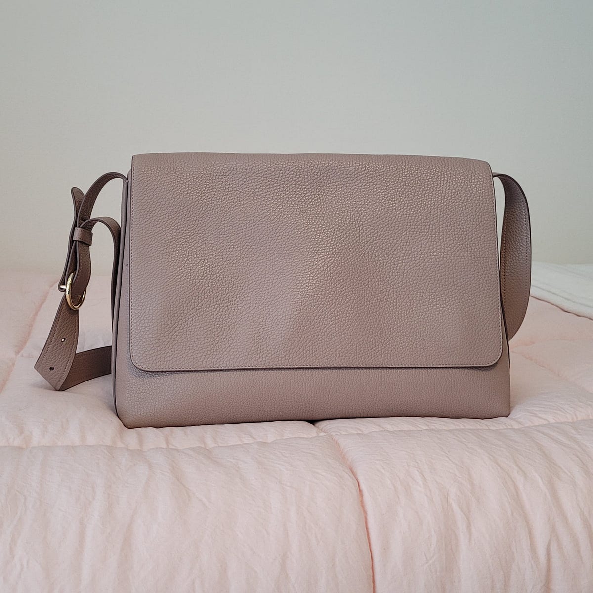 Cuyana messenger bag new arrivals