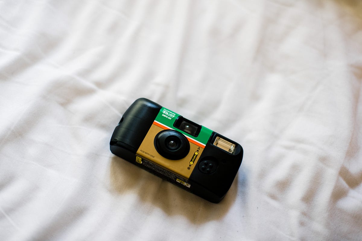 This Disposable-Style Digital Camera Makes You Wait 24 Hours to See Your  Photos