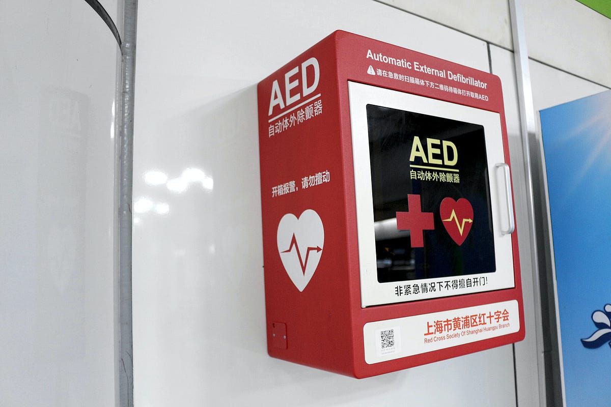 AED vs. Manual Defibrillators Which is Right for Your Organization? by Thiru kumaran Medium