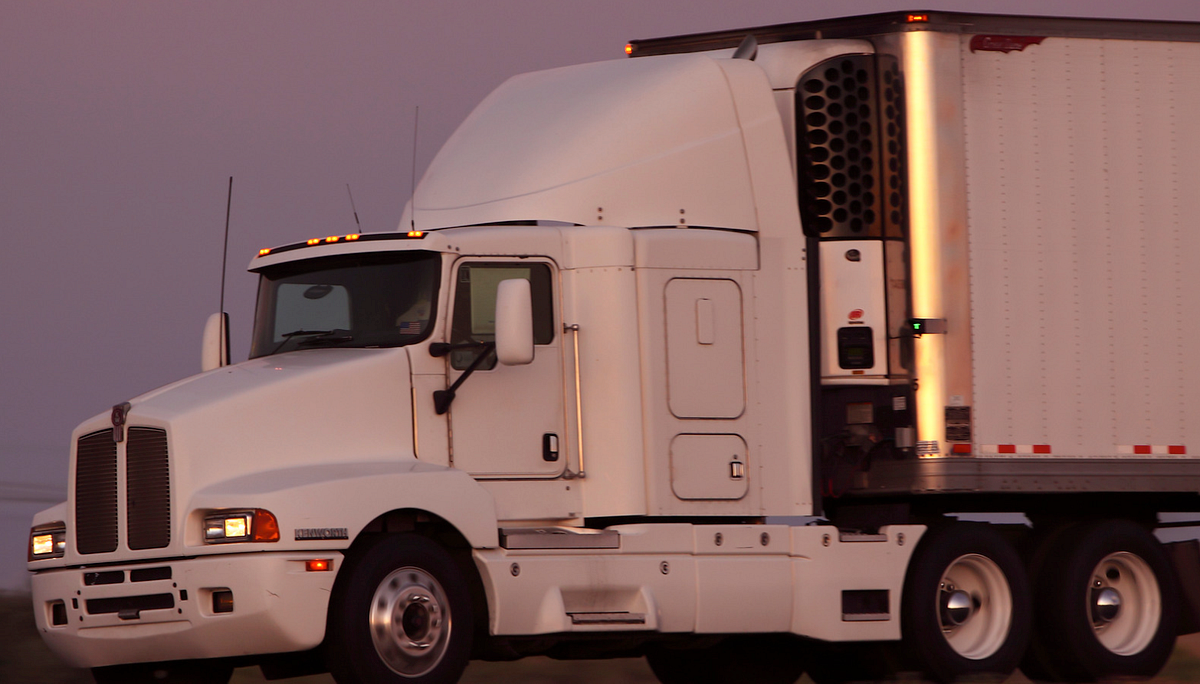 How Trucking Companies Reduce Costs with Reefer Trailer Rentals Medium