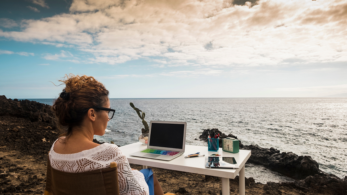 “Unlocking Freedom A Deep Dive into the Digital Nomad Lifestyle(06)