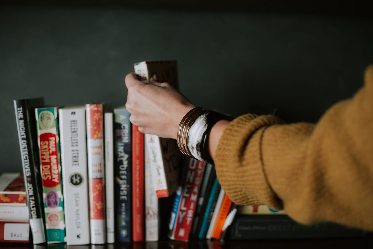Why Reading Multiple Books at a Time is Actually Helpful - Cozy