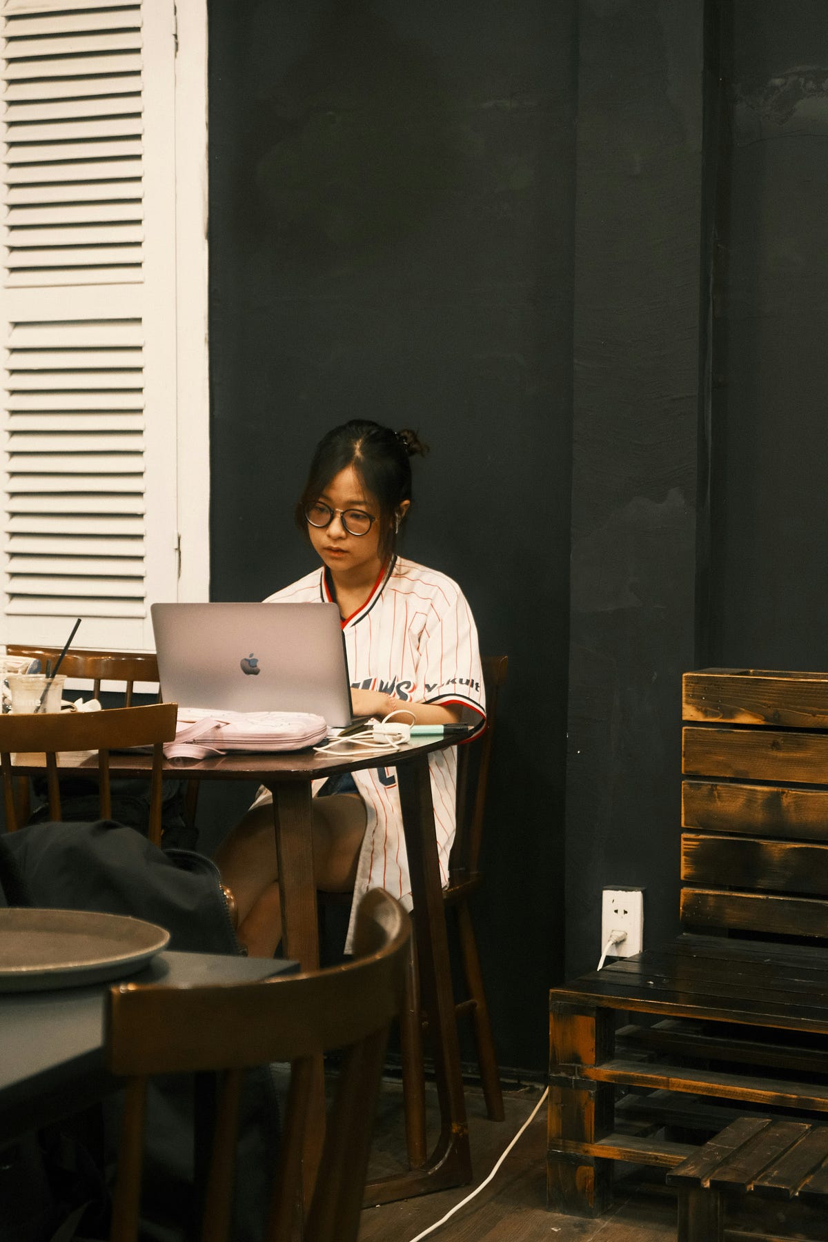 The Writer Who Could Hear Her Client’s Thoughts — But Only the Negative ...