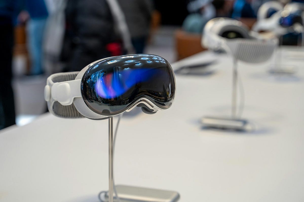 What makes Apple Vision Pro better than other Mixed Reality Headset ...
