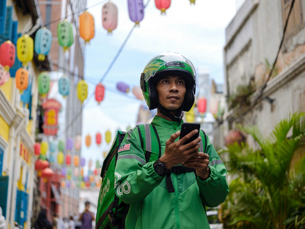 The Digital Declutter: Reclaiming Your Focus in a Distracted World  by 
