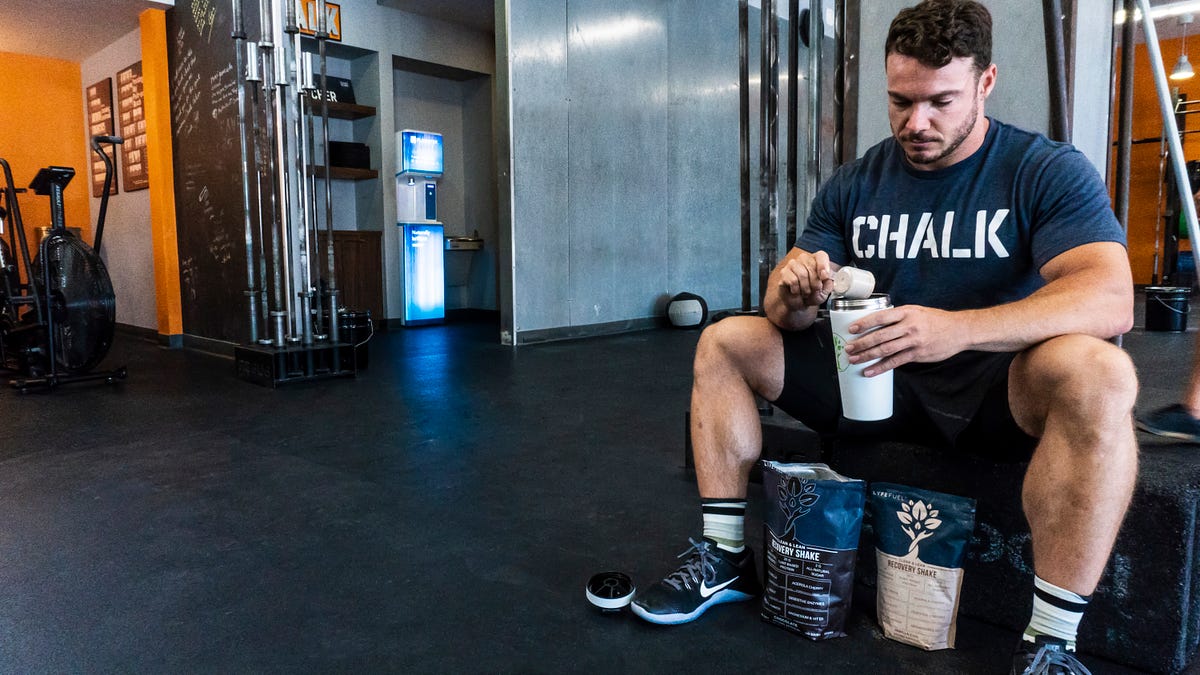 How to Clean Your Gross Protein Shaker Bottle Properly (and What Will  Happen if You Don't)