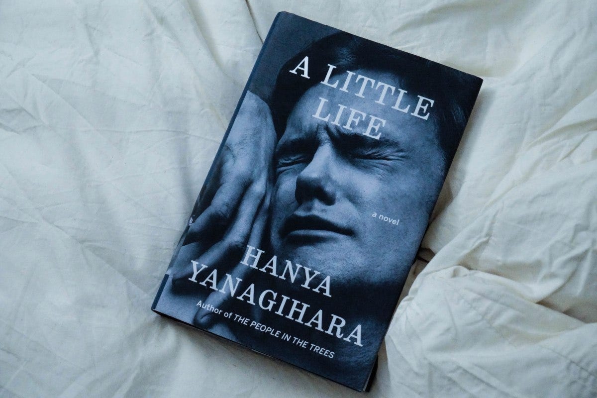 A little life книга. A little Life hanya Yanagihara. Маленькая жизнь Ханья Янагихара Джуд. Маленькая жизнь Ханья Янагихара экранизация.