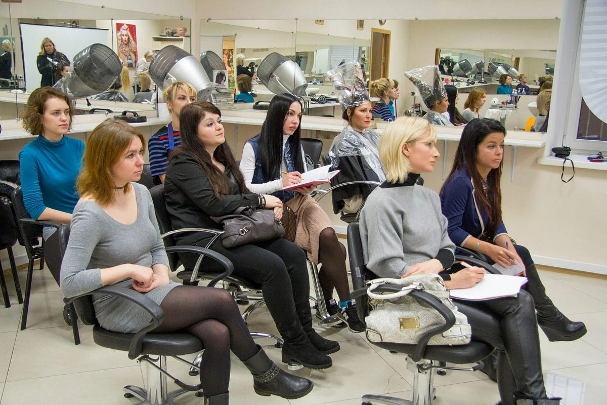 The Role of Technology in Cosmetology Education at Schools in