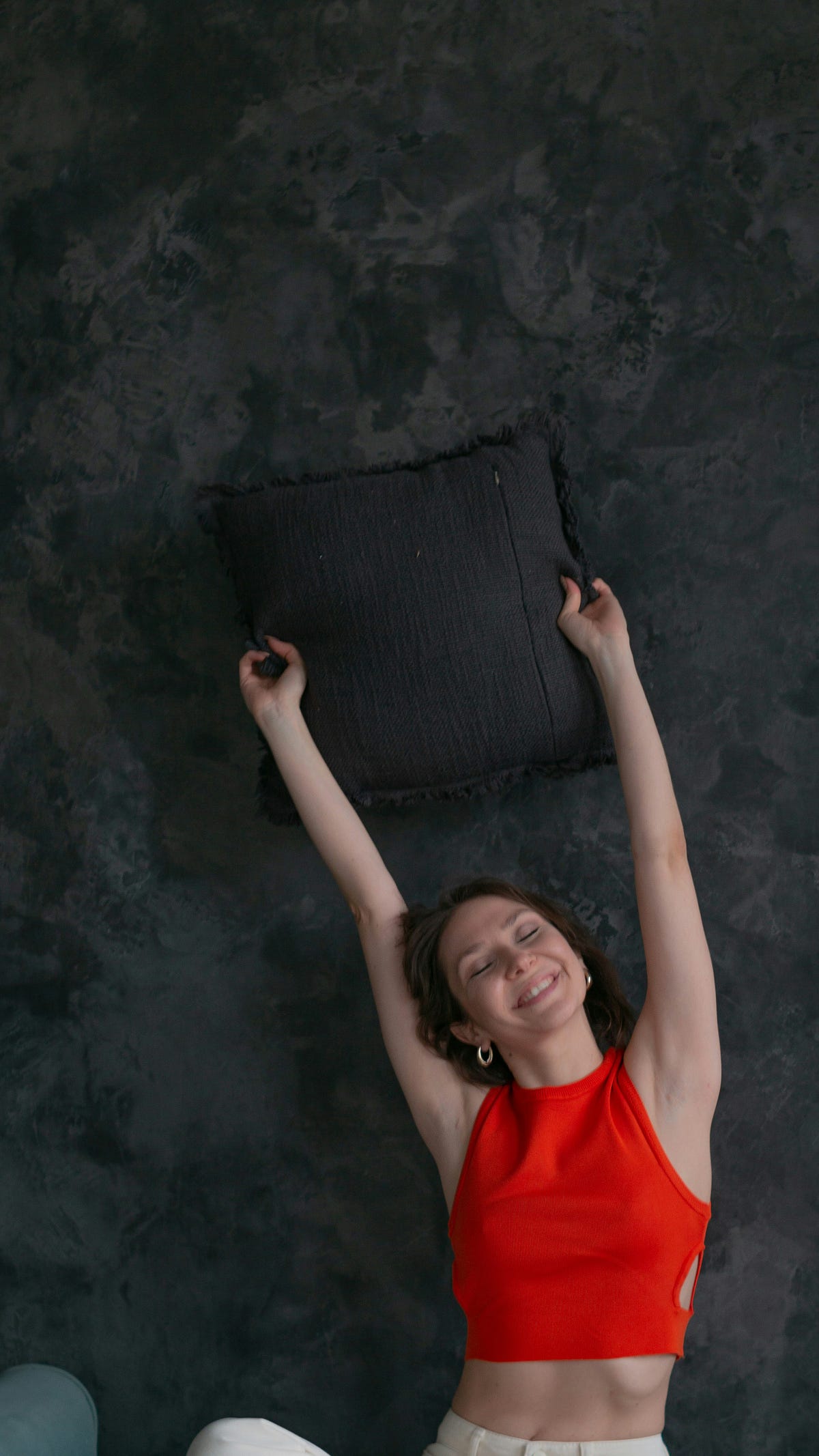 I Switched to a Silk Pillowcase for 30 Days Here’s What Happened to My