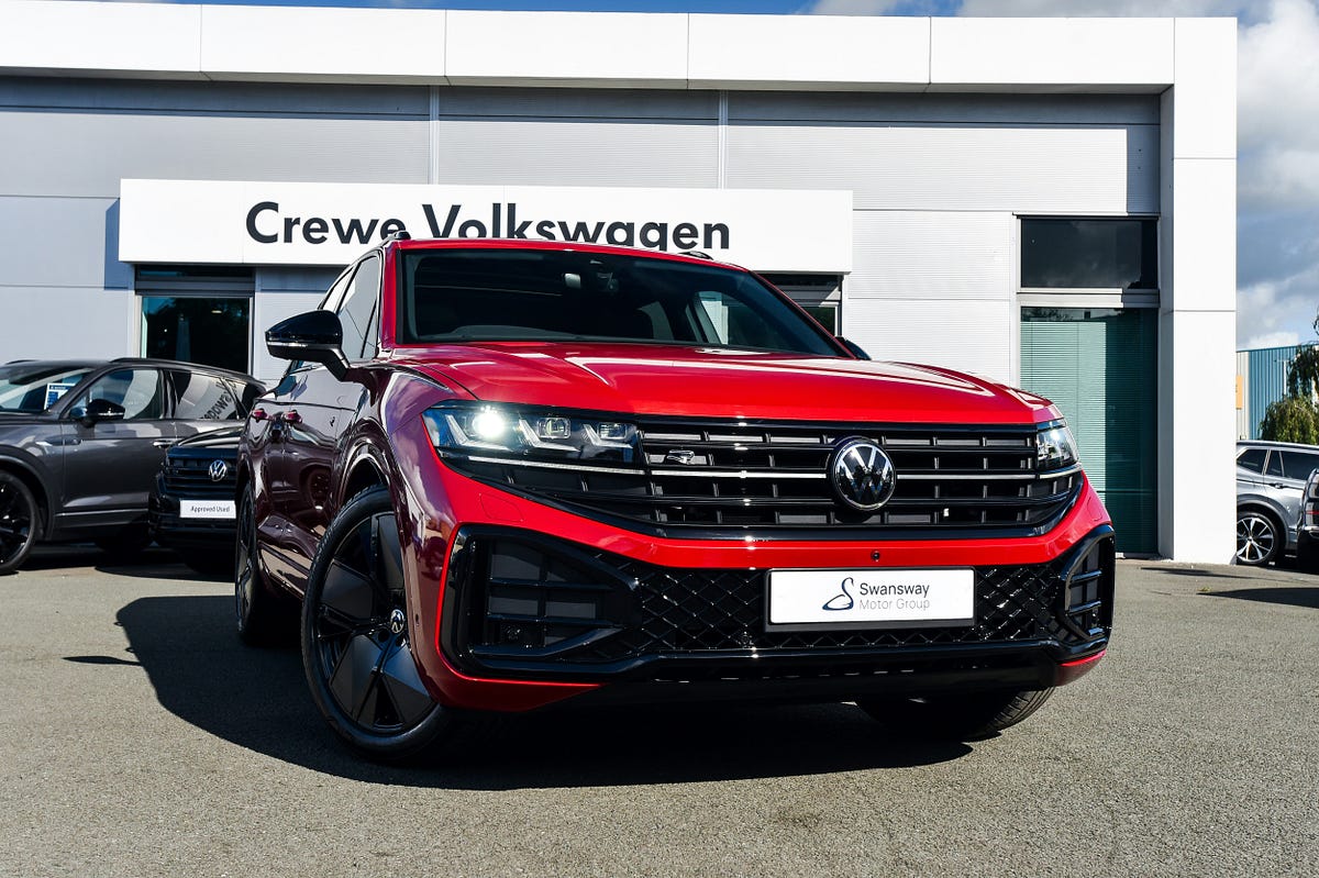 Luxe and Green Top Luxury PHEV SUVs for 2024 That Redefine Elegance