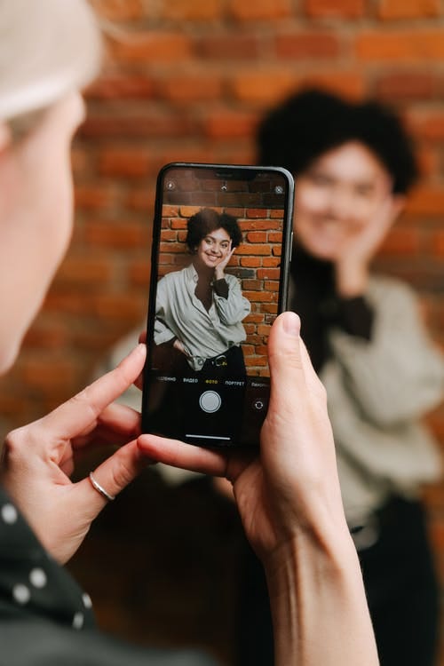 Crop Image to Face with Round Crop in Python | by Cloudmersive | Medium