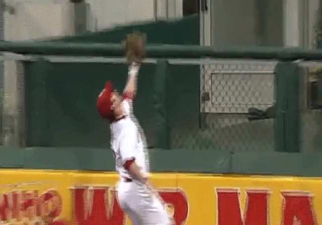 When Phillies' Aaron Rowand Broke His Nose Running Into Outfield