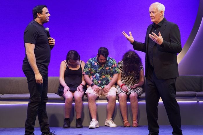 Hyprov Review: Improv and Hypnotism, With an Audience