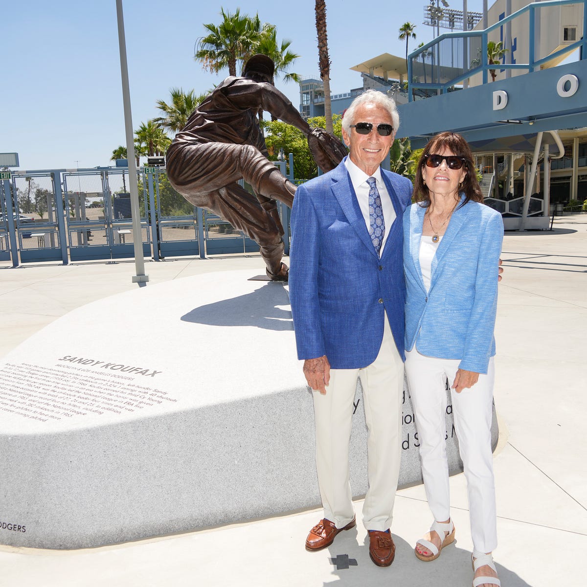 Sandy Koufax gets Dodger Stadium statue next to Jackie Robinson
